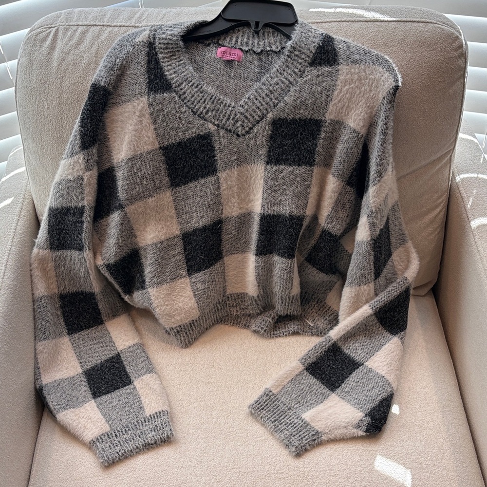 Miami V-Neck Plaid Sweater - Black and Cream